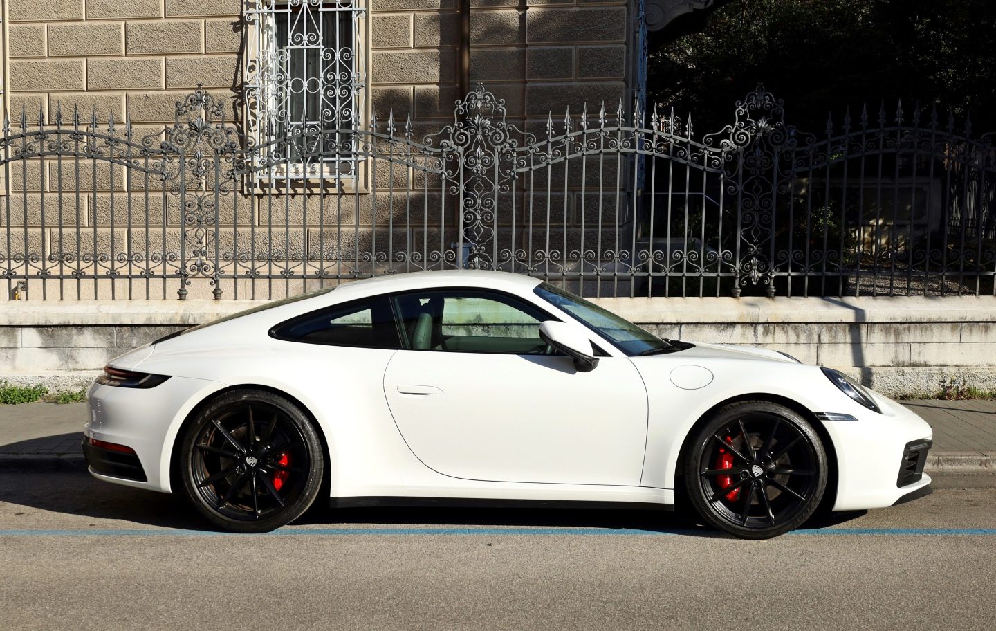 Porsche's NFT project featuring a White Porsche 911 Carrera fell flat on release this week.