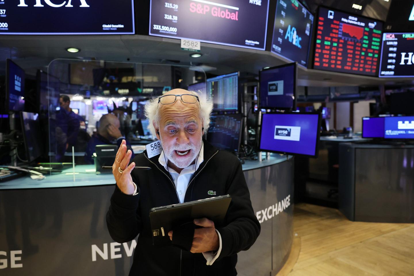 Traders work on the floor of the New York Stock Exchange (NYSE) on September 23, 2022 in New York City.