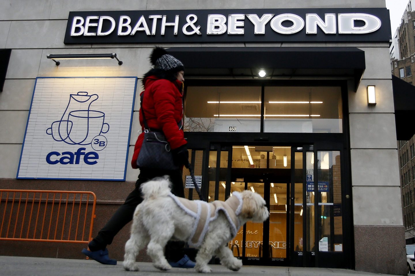 Bed Bath & Beyond has issued bankruptcy warnings, but its stock is on the rise.