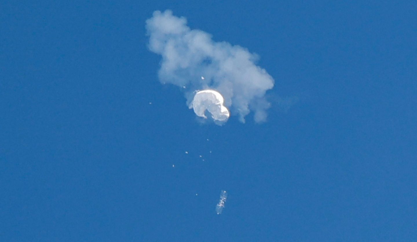 FILE PHOTO: The suspected Chinese spy balloon drifts to the ocean after being shot down off the coast in Surfside Beach, South Carolina, U.S. February 4, 2023.  REUTERS/Randall Hill/File Photo