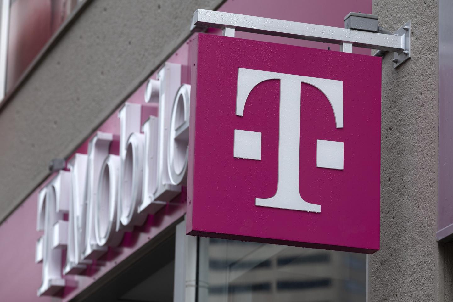 T-Mobile customers report outages across the U.S. as service put into ‘SOS mode’