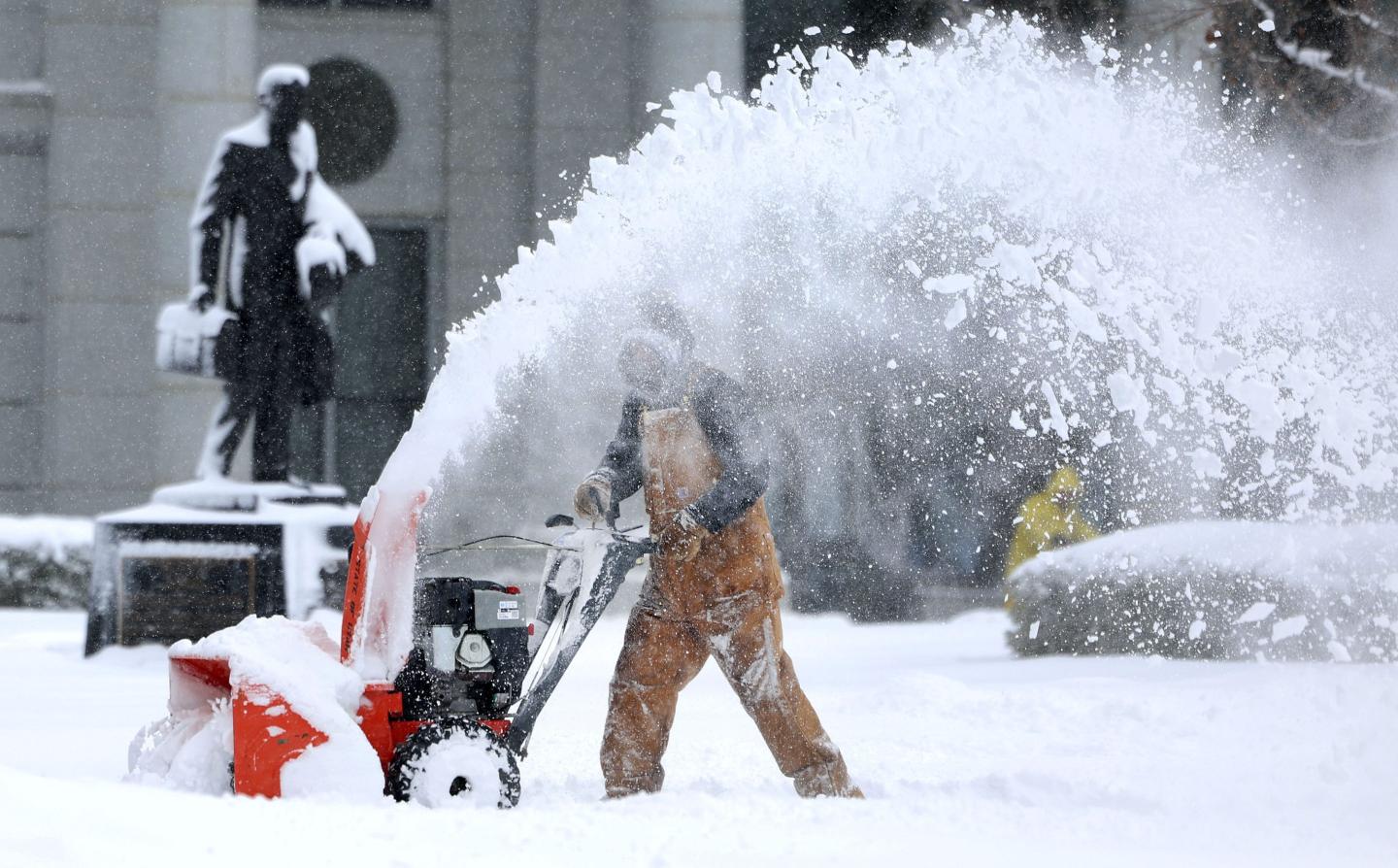 Brutal winter storm that cancelled 1,800 flights and left over 700,000 without power is set to slam California