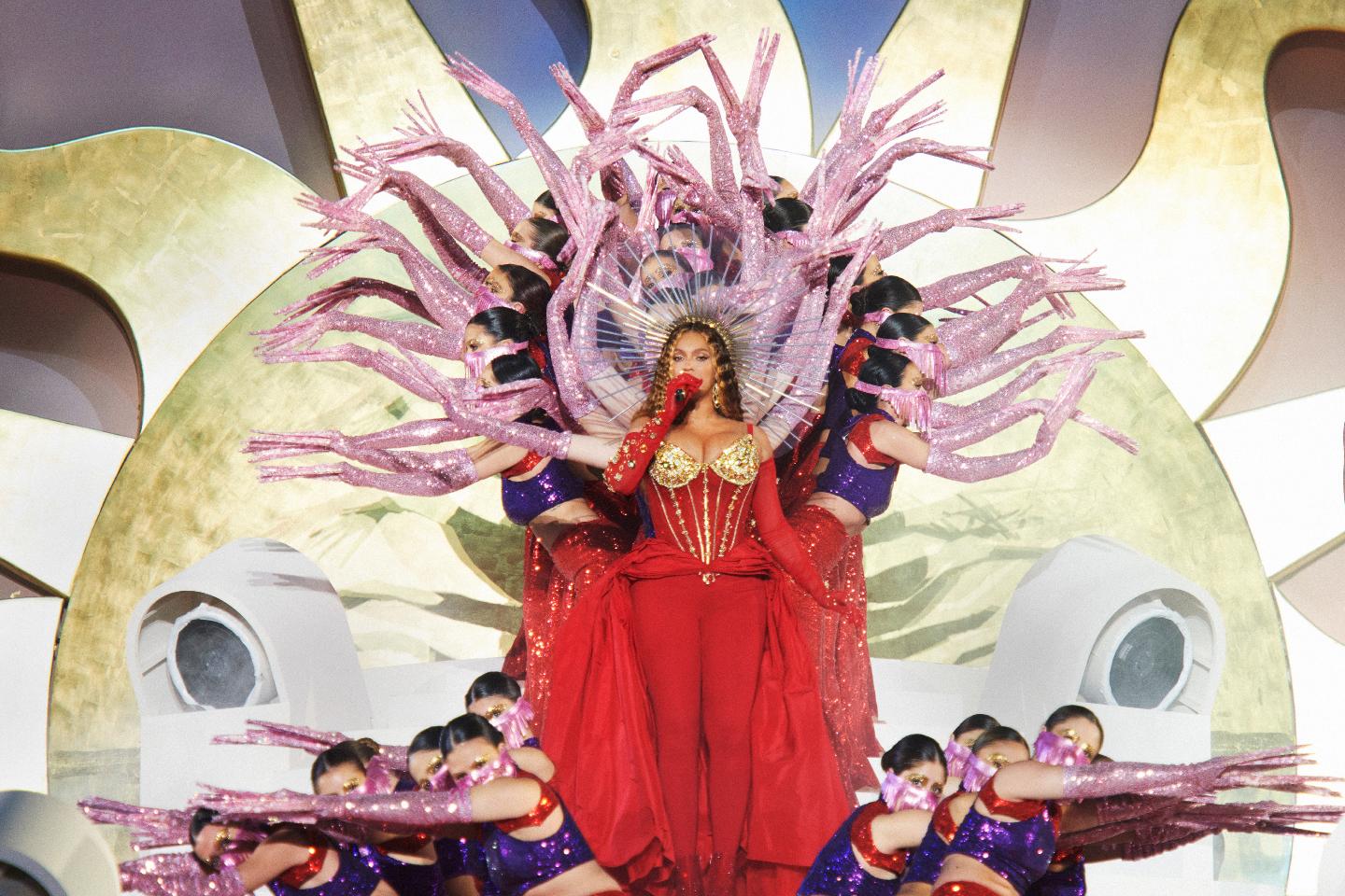 Beyoncé performs on stage