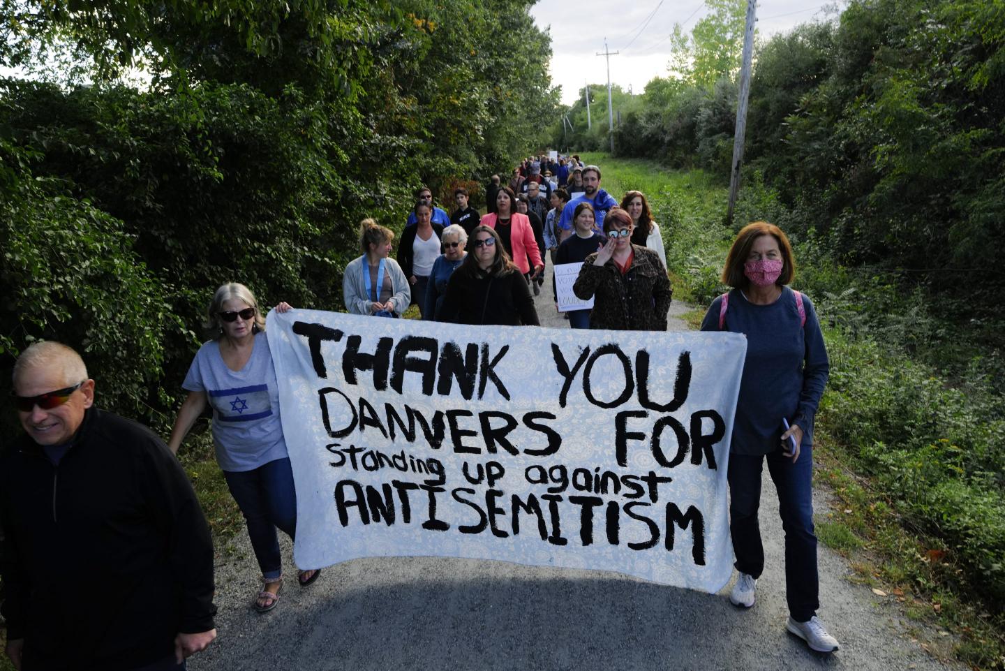 A year of high-profile anti-Semitism takes a huge toll on U.S. Jews: 4 in 10 now feel less secure