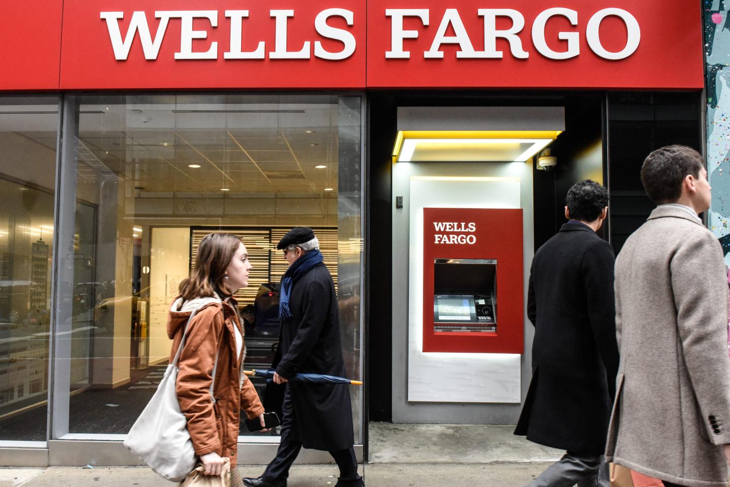 A picture outside Wells Fargo bank and ATM