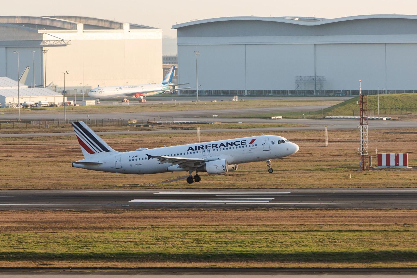Airlines say Chinese carriers have an ‘unfair advantage’ as China reopens: They’re allowed to fly over Russia