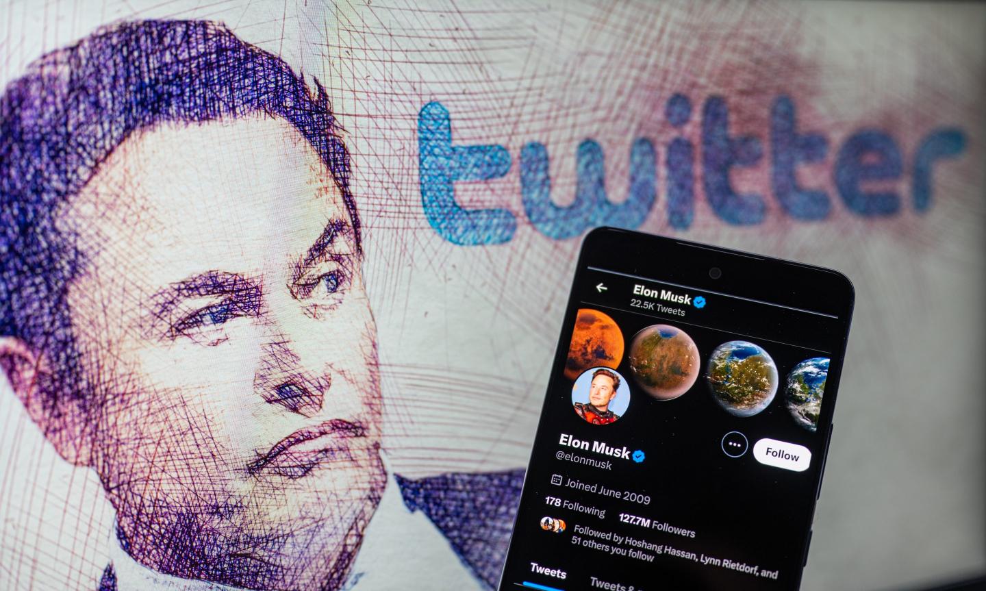Elon Musk plans to tear the curtain away on Twitter's recommendation algorithm.