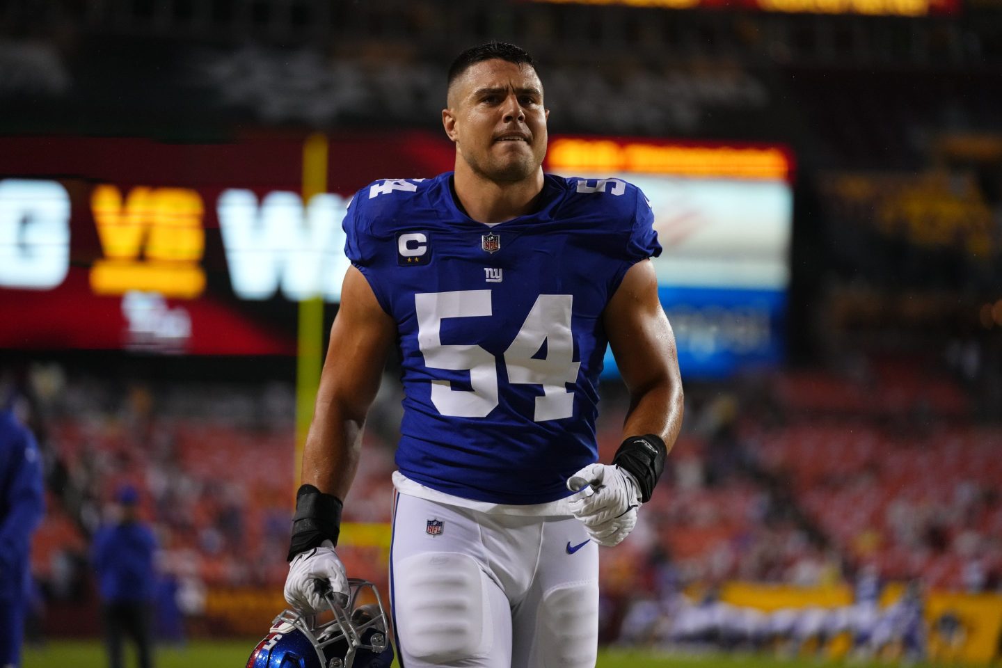 Blake Martinez walking onto the field while playing for the New York Giants in 2021.