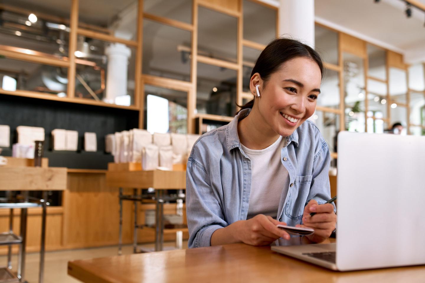 woman at laptop