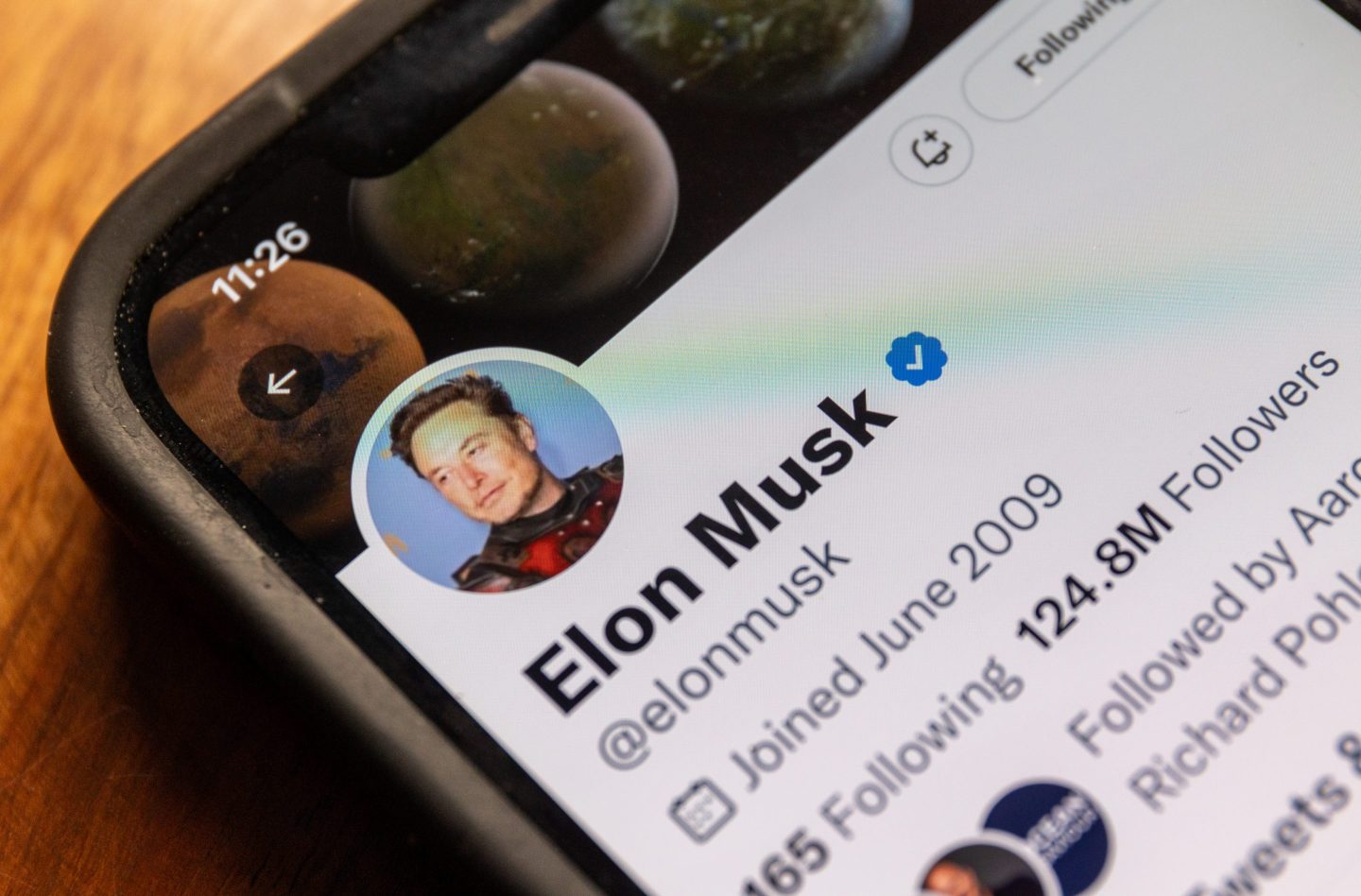 A picture of Elon Musk’s verified Twitter account.