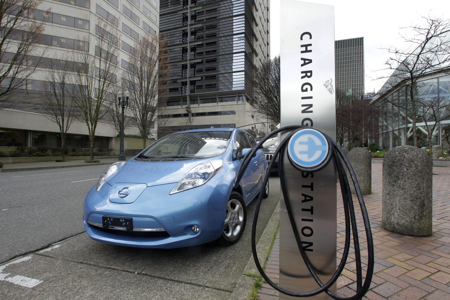 Oregon will temporarily suspend rebates for buying or leasing an electric vehicle for a year starting in May.