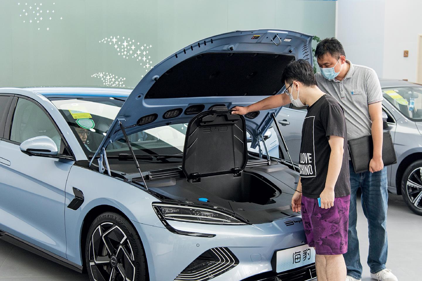 Look out, Tesla: China’s biggest electric-car maker wants to take on the world