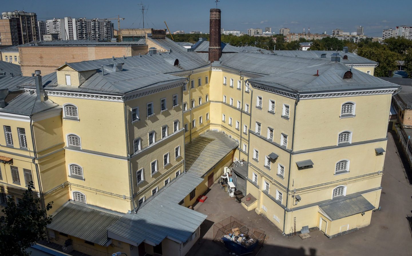 A picture taken on August 30, 2019 shows an outside view of the Russian Lefortovo prison in Moscow. 