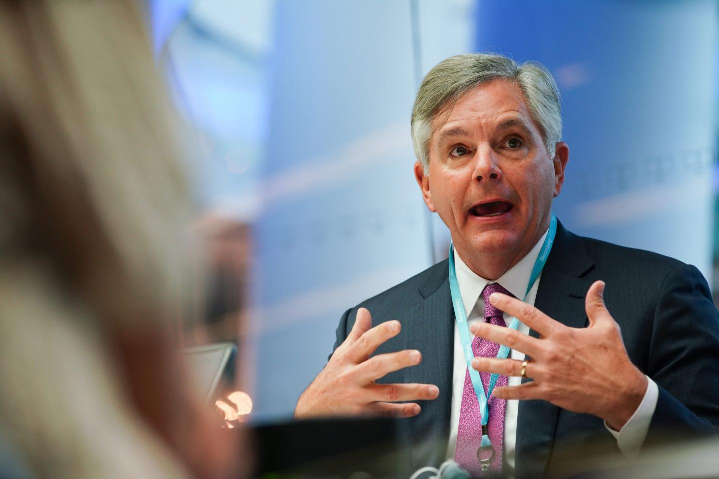 GE’s chief took a $14.5 million pay cut last year after agreeing to a reduced stock award amid investor complaints