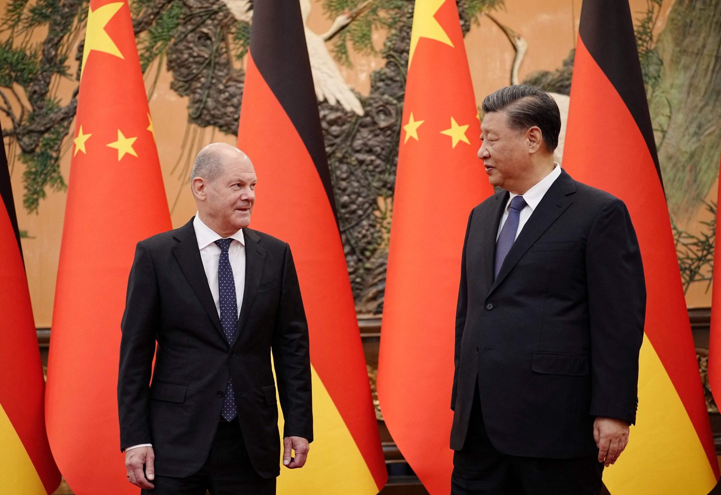 Chinese President Xi Jinping welcomes German Chancellor Olaf Scholz in Beijing, Nov. 4, 2022.