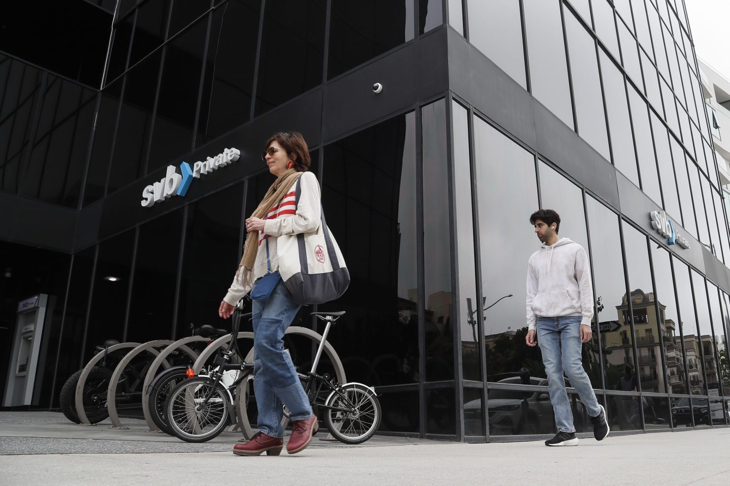 People walking outside Silicon Valley Bank