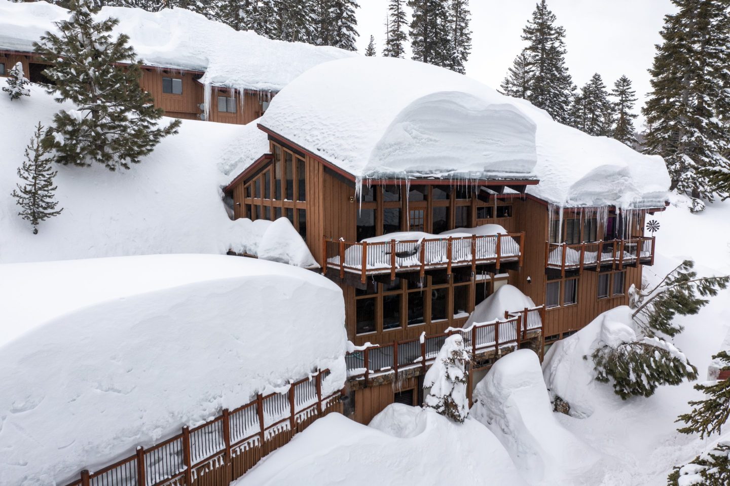 MAMMOTH LAKES, CA &#8211; MARCH 22: In an aerial view, heavy snow buries buildings as storms continue to increase the depth of the Sierra Nevada snowpack in the early days of spring on March 22, 2023 in Mammoth Lakes, California. Following the driest three-year stretch on record, a series of destructive, and sometimes deadly, atmospheric river storms has been sweeping over the state since early winter, bringing torrential rains, wide spread flooding and one of the snowiest winters on record in the Sierra Nevada Mountains. The extreme precipitation of California&#8217;s so-called weather whiplash is bringing relief from years severe of extreme drought conditions across much of the state this year though experts warn that extreme weather swings may worsen as the climate continues to change.  (Photo by David McNew/Getty Images)