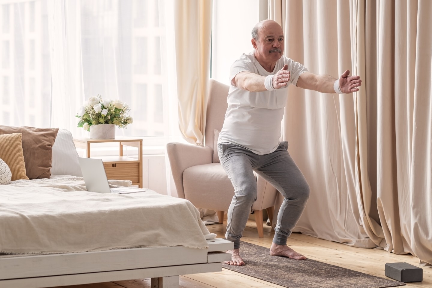 Can the sit-to-stand test really predict how long you’ll live? Experts weigh in