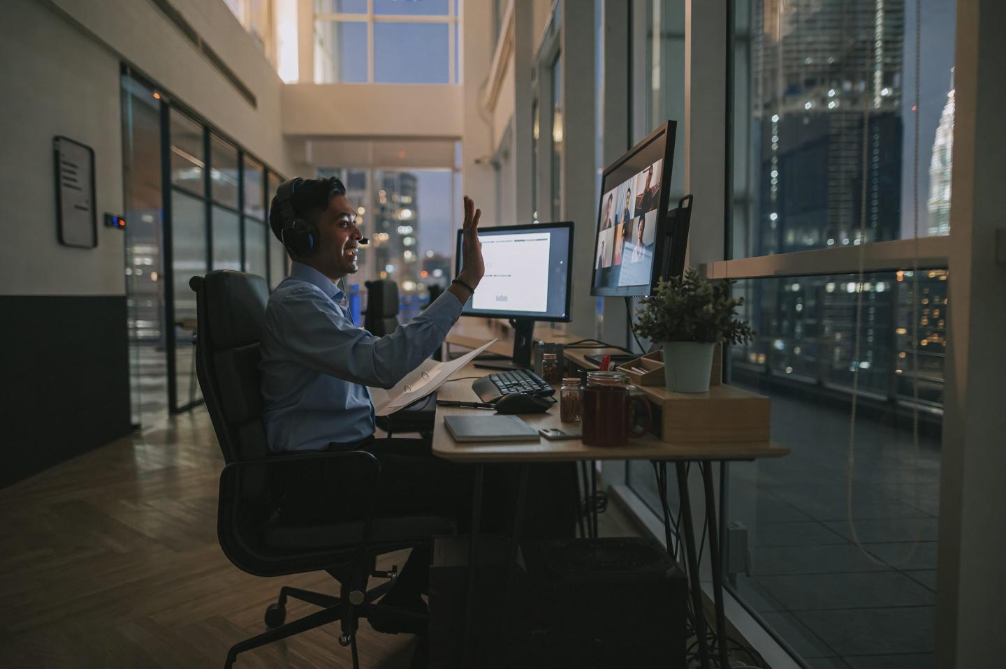 A multiscreen worker working into the evening