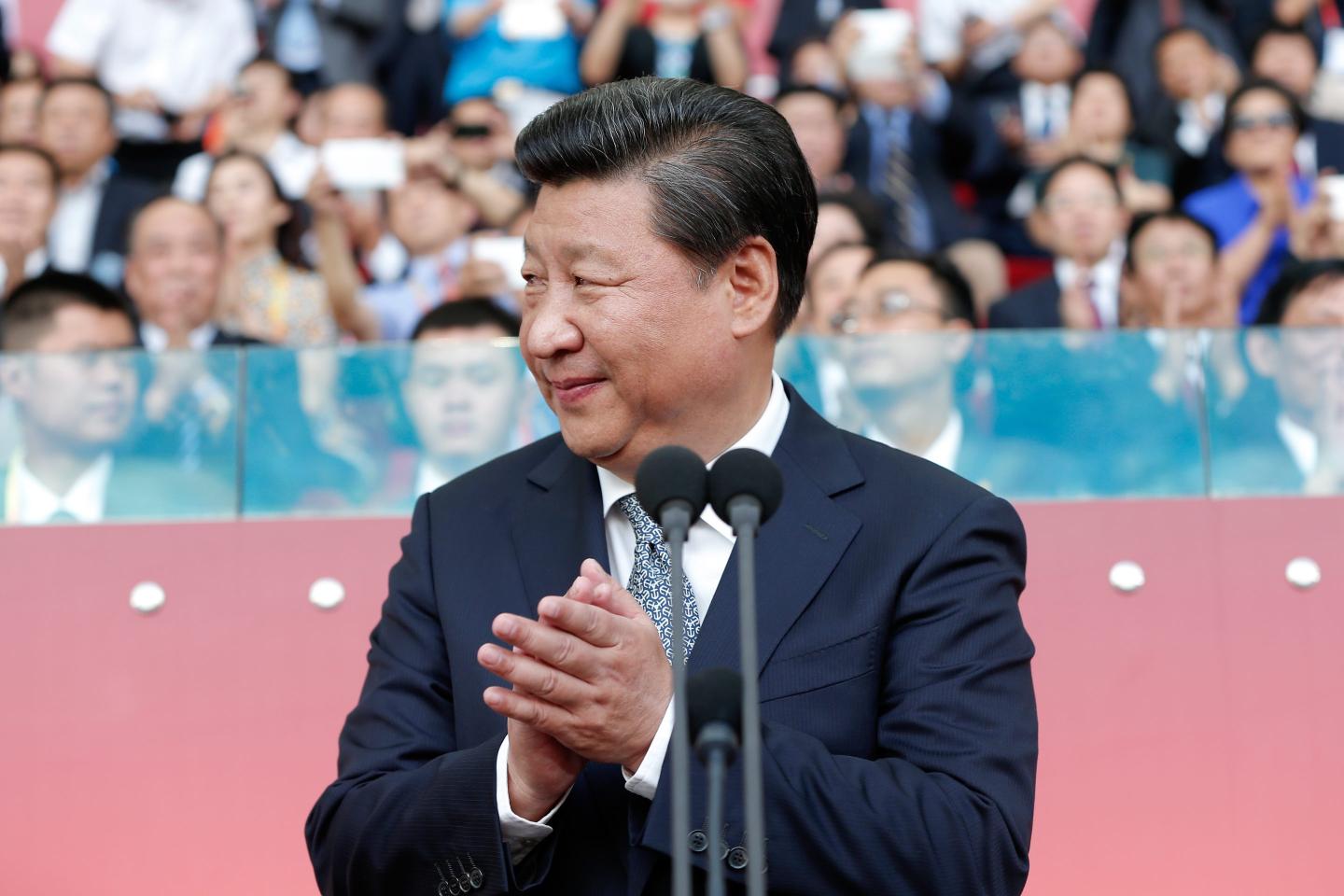 A picture of Xi Jinping clapping