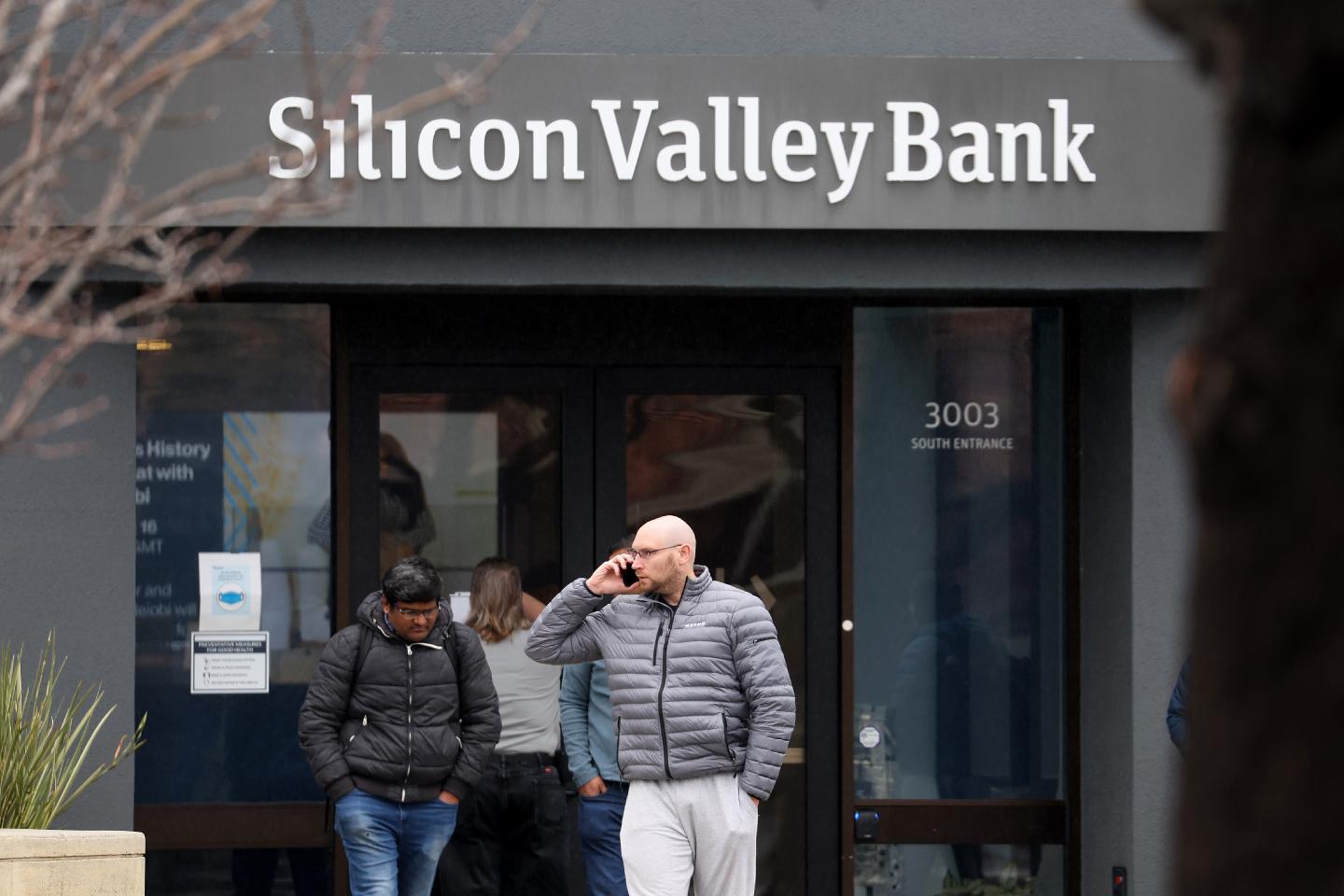 Photos: How a surge of panicked withdrawals killed Silicon Valley’s favorite bank