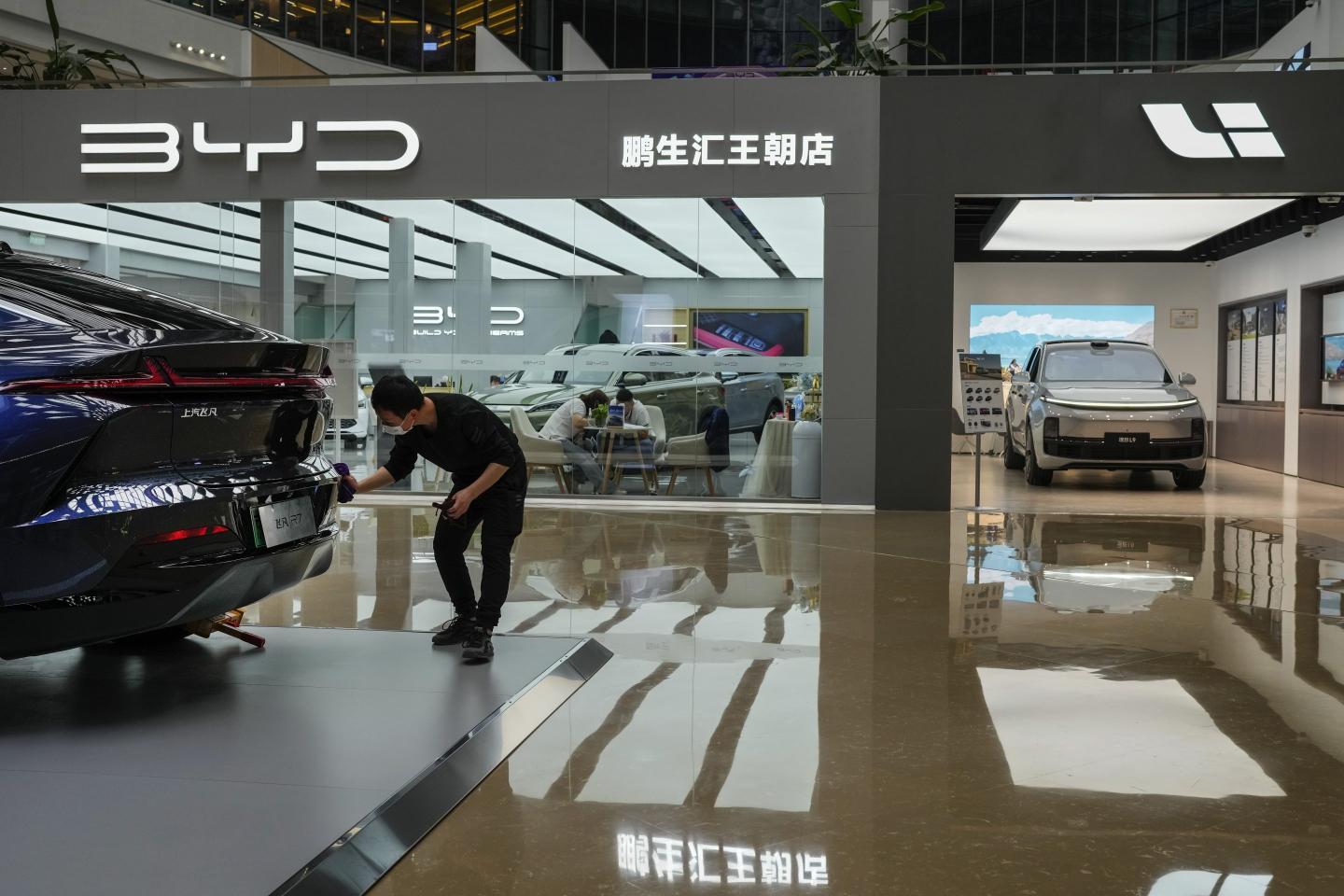 China struggles to retaliate against U.S. chip controls at the center of a ‘technology war’