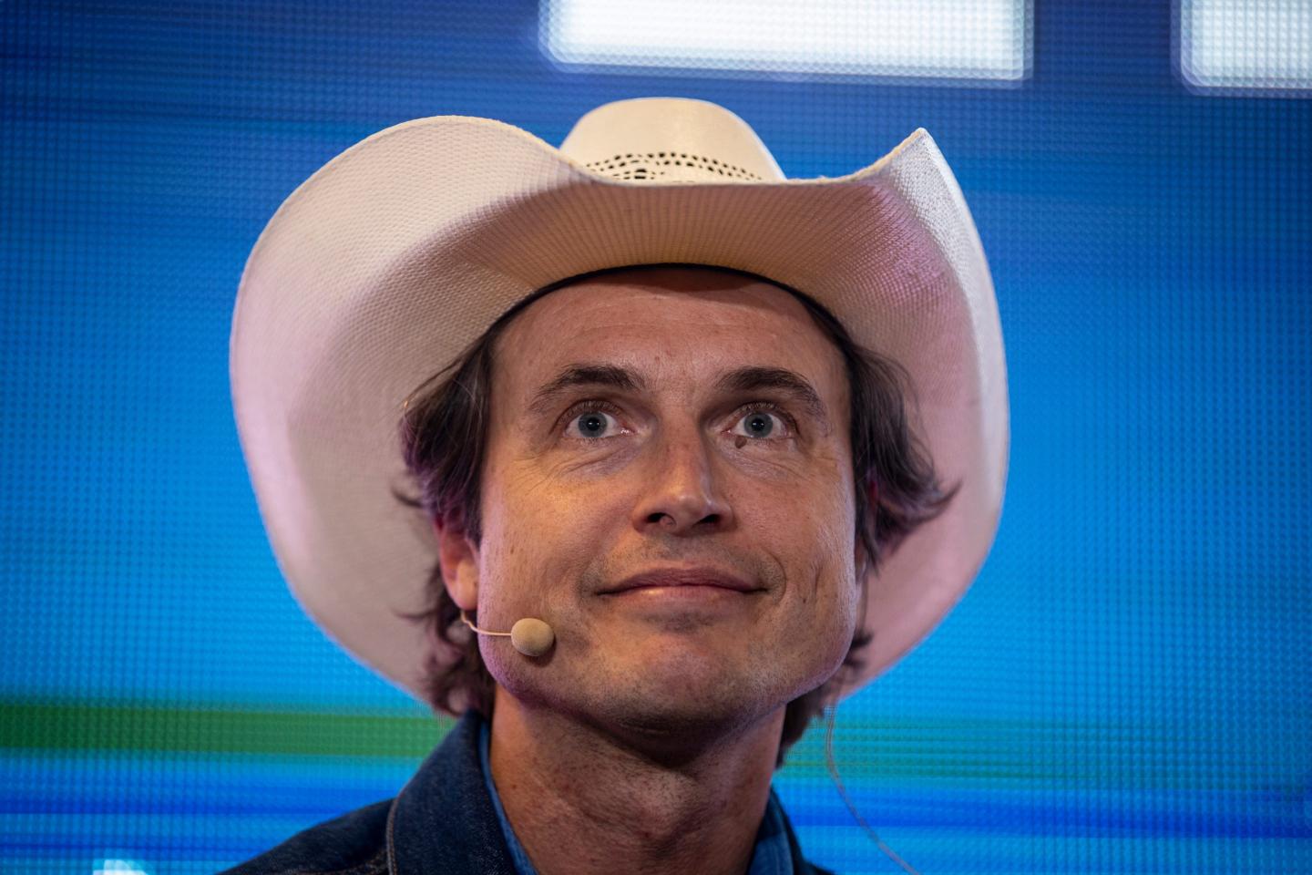Elon Musk's younger brother Kimbal, a director on Tesla's board, sold 100,000 shares in the carmaker this week.