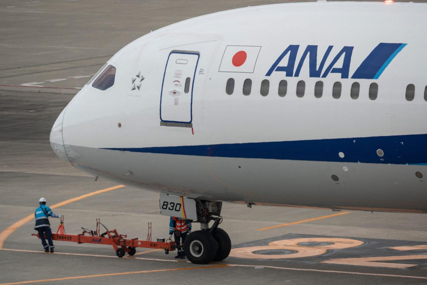 Airline accidentally sells $10,000 trans-continental business class tickets for $300