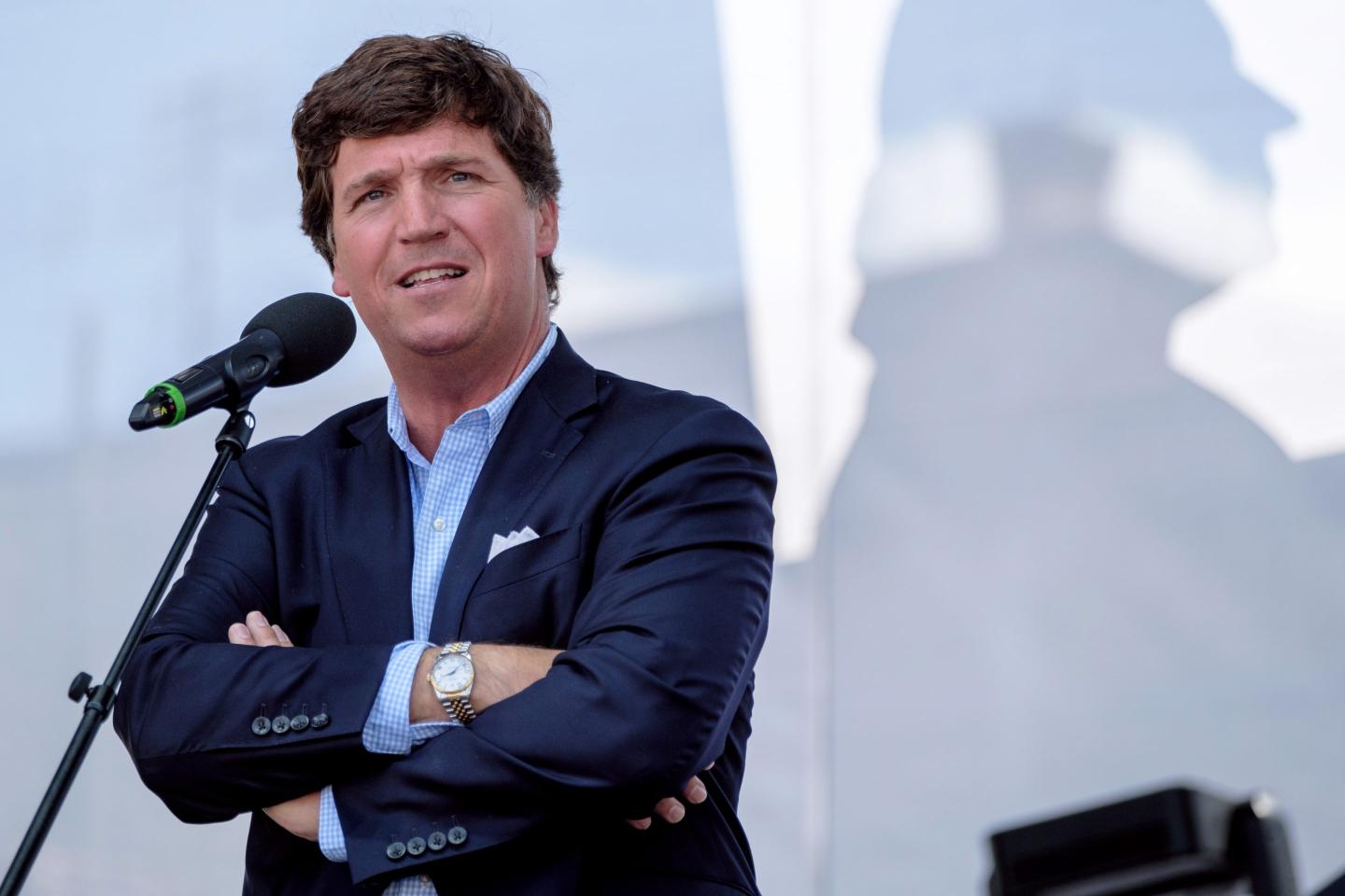 Fox loses more than $690 million in value after announcing Tucker Carlson is leaving