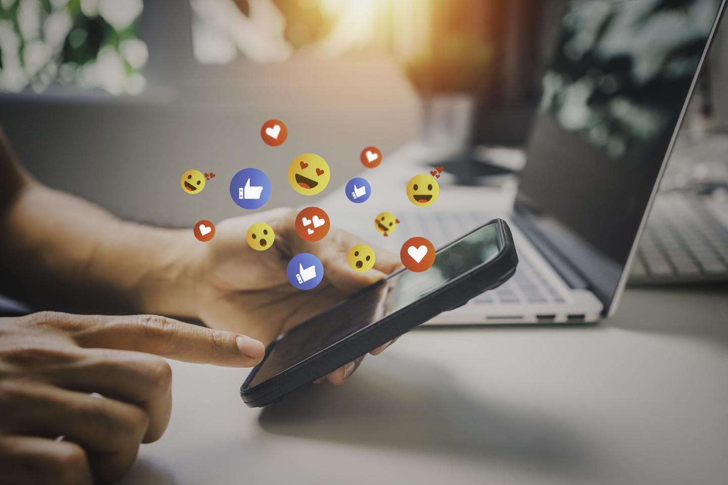 I’ve been studying what social media does to people’s brains for years—and it creates a ‘cognitive overload’ that makes you easy prey for advertisers