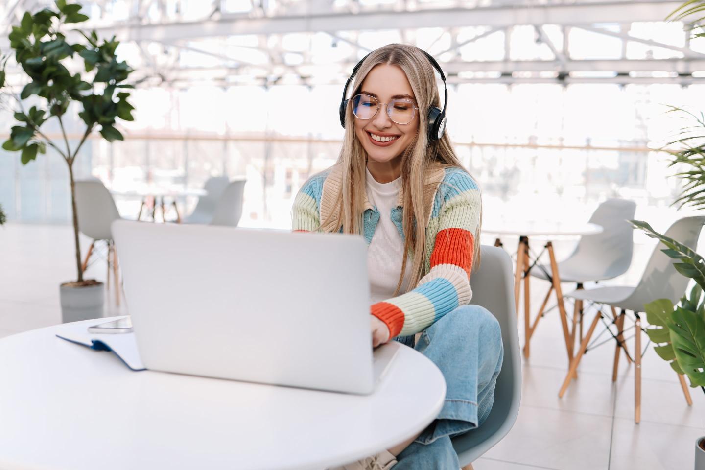 woman at laptop