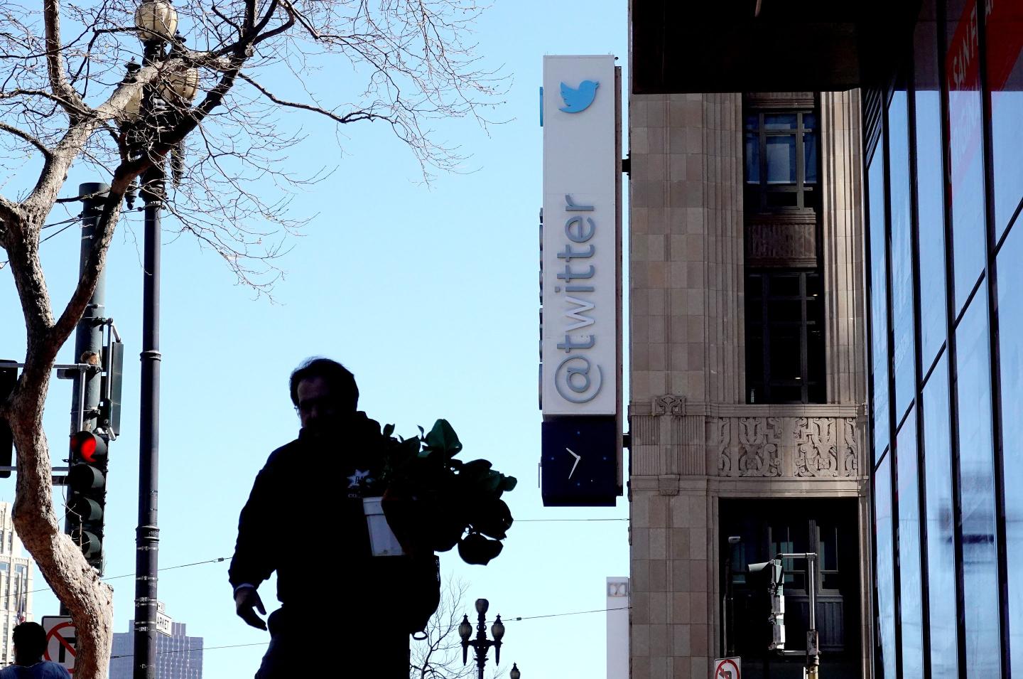 A Twitter sign with the 'W' painted white