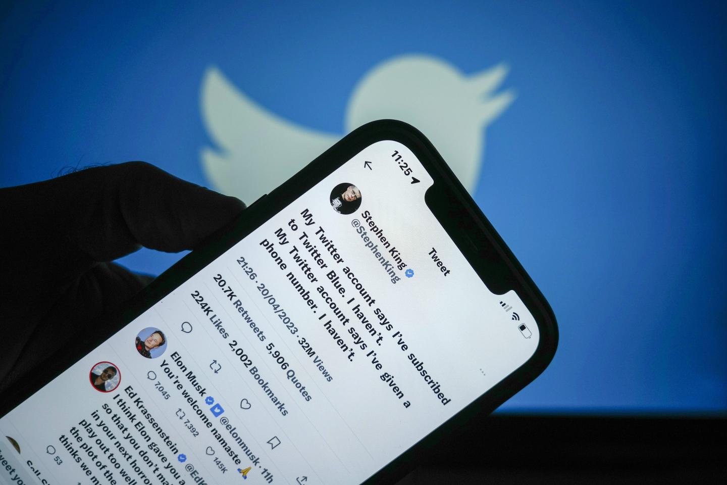Twitter blue checks for dead celebrities adds to confusion over Elon Musk’s changes