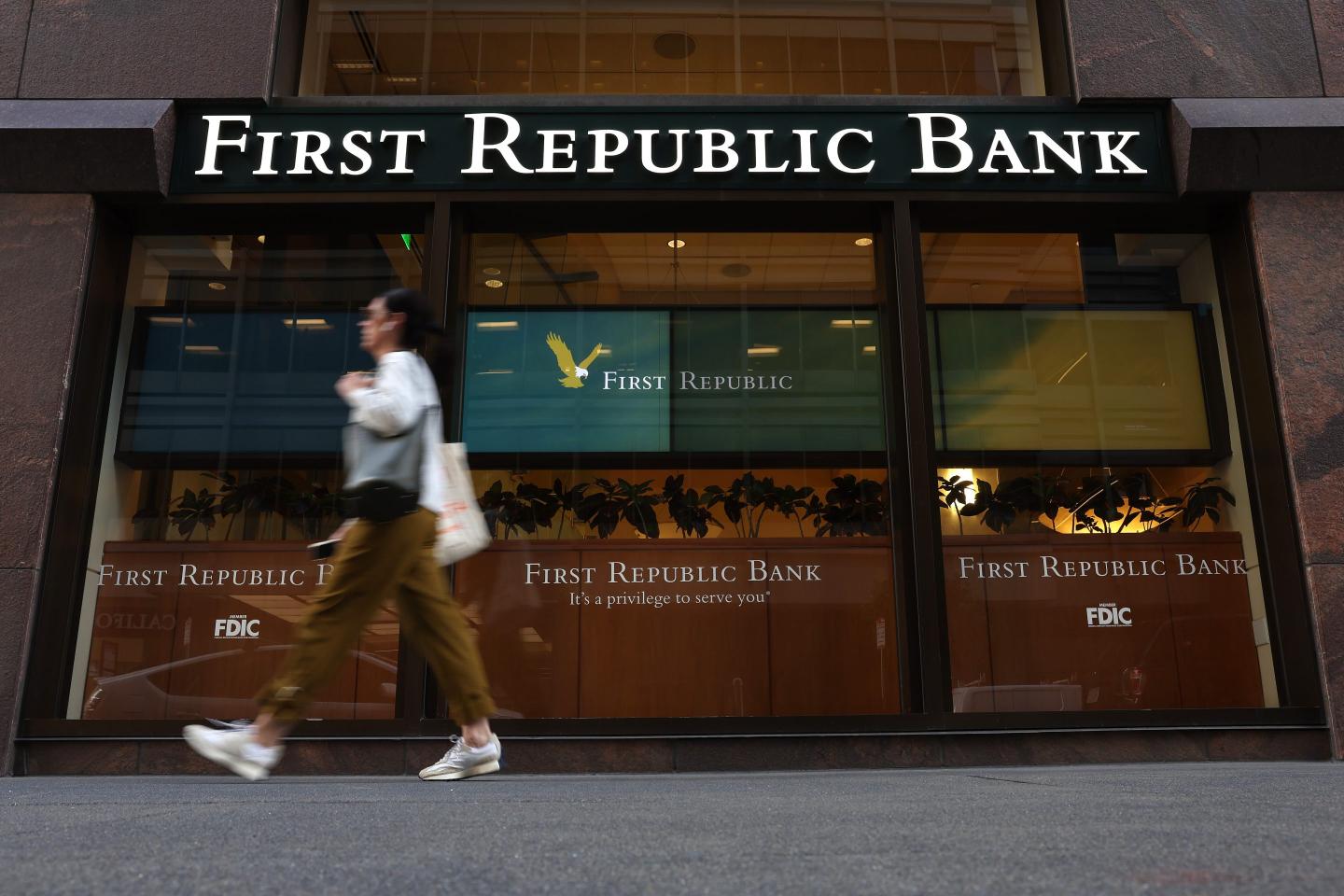 Deadline for banks to submit First Republic bids passes as FDIC rushes to fix crisis—and avoid receivership