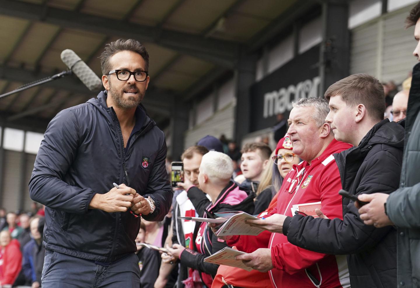 Ryan Reynolds, Snoop Dogg, and other celebrities want to buy the NHL’s Ottawa Senators. Here’s why
