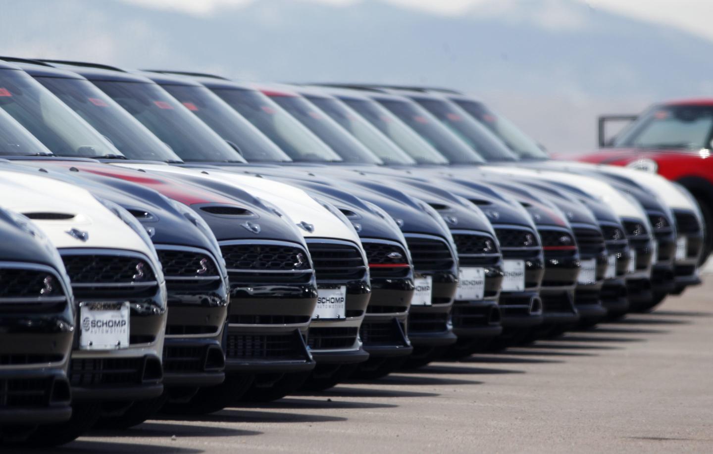 Congress is trying to prevent the death of AM radio calling it ‘irreplaceable’ as car companies drop it from their new EV models