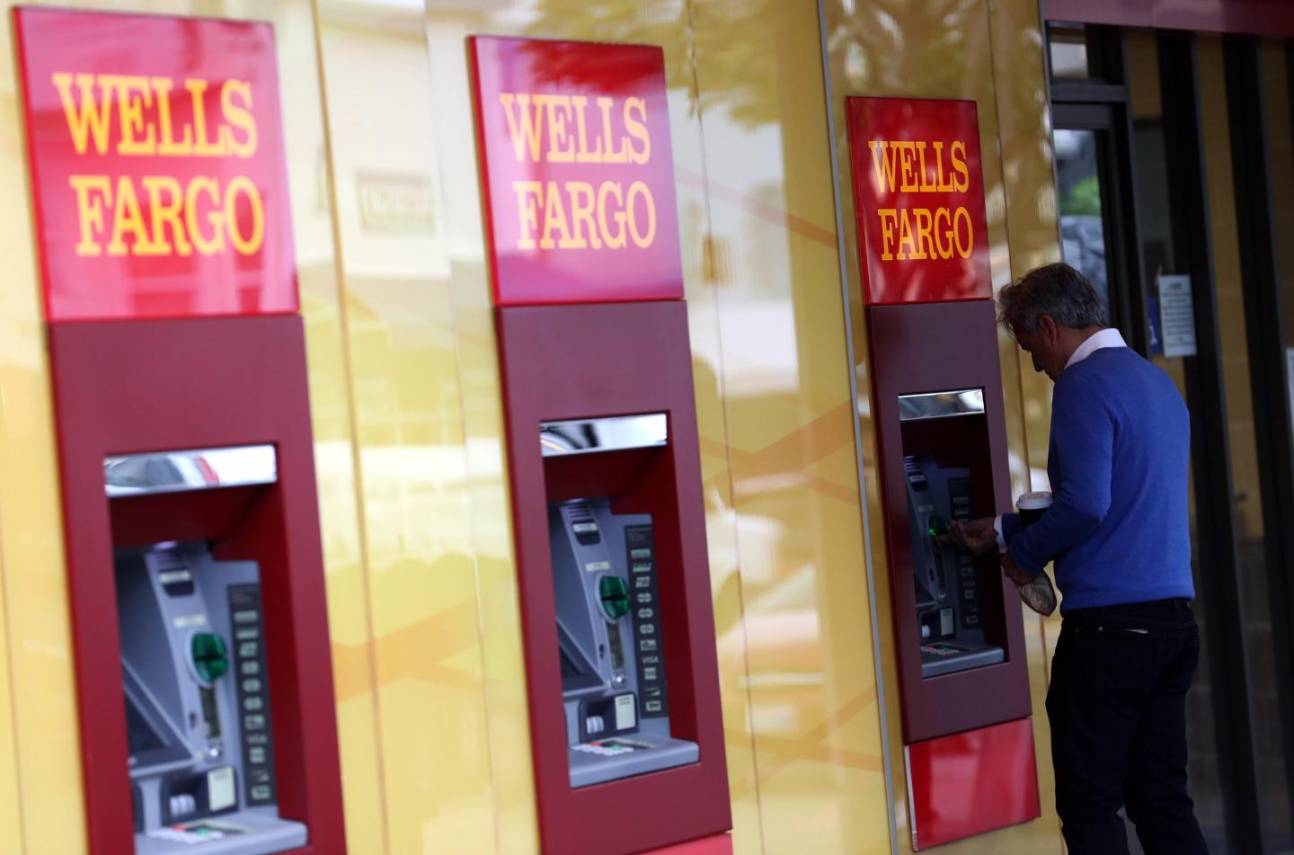 Wells Fargo reaches $1 billion settlement in class-action suit