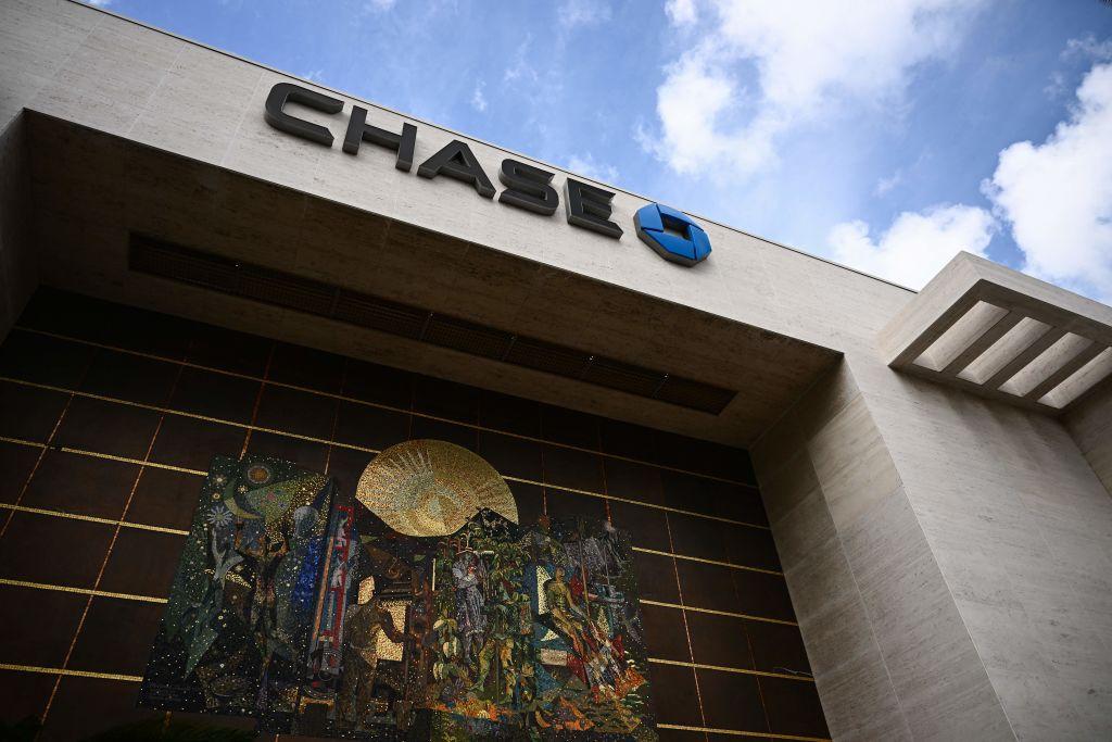 Bitcoin stands apart as big banks get bigger