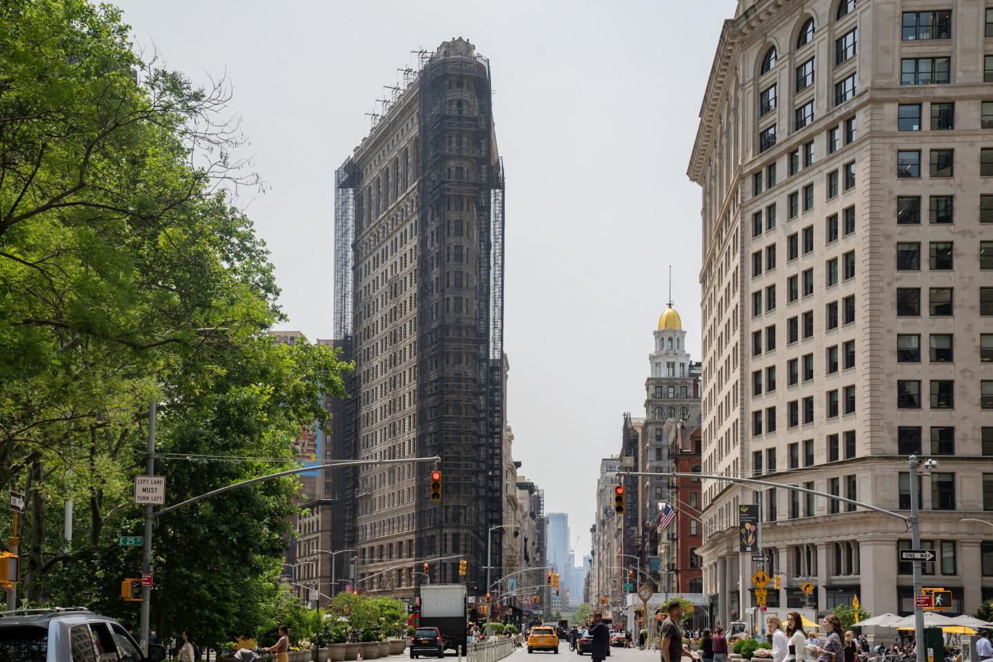 After being sold for $190 million to a guy who didn’t show up with the money, NYC’s Flatiron Building has found a new owner