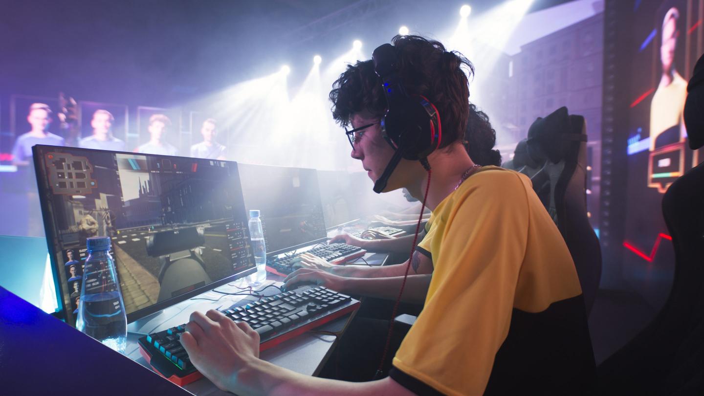 Teen playing a shooting game with team