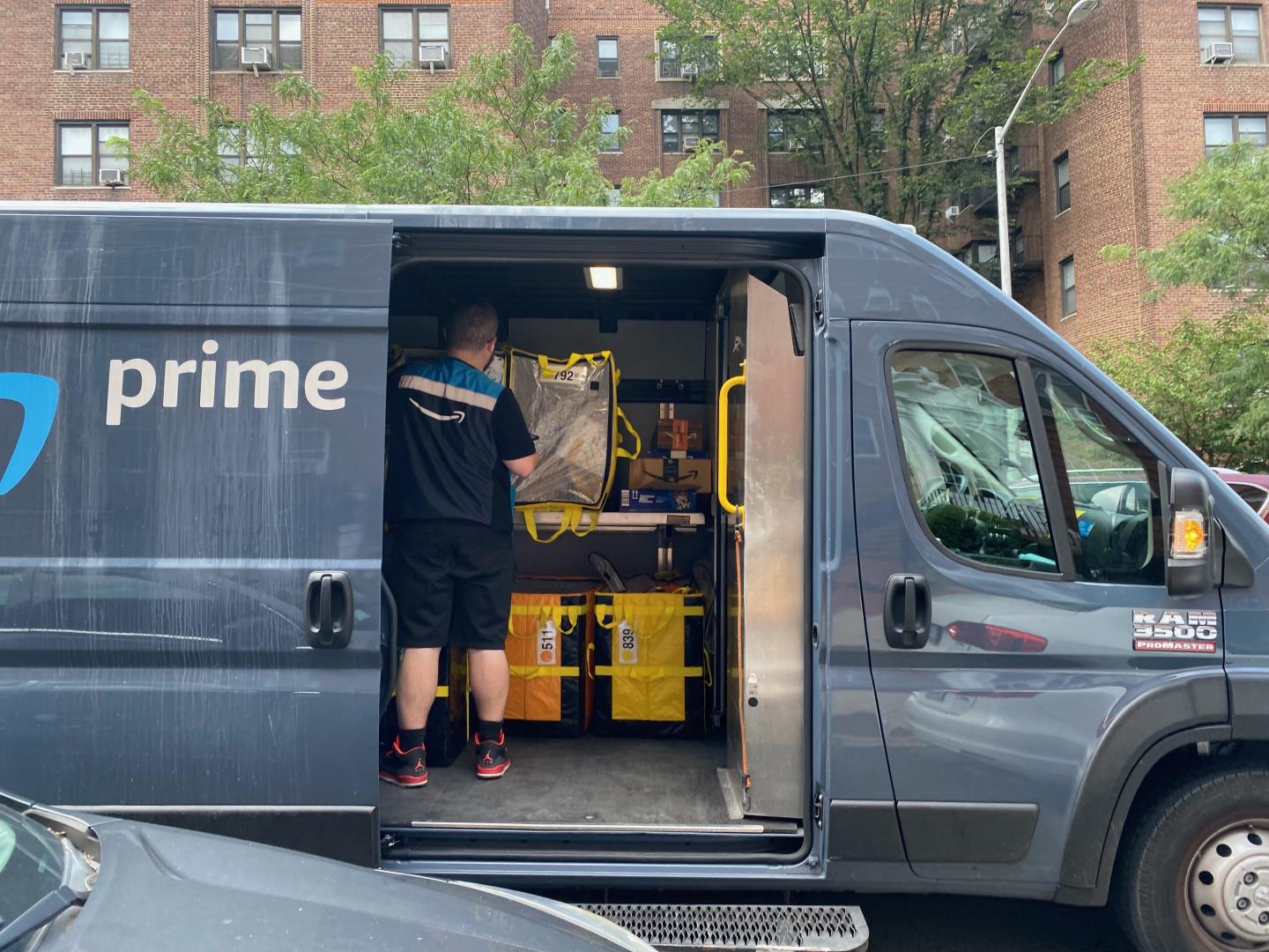 Amazon paying some customers $10 to pick up their purchase rather than have it delivered