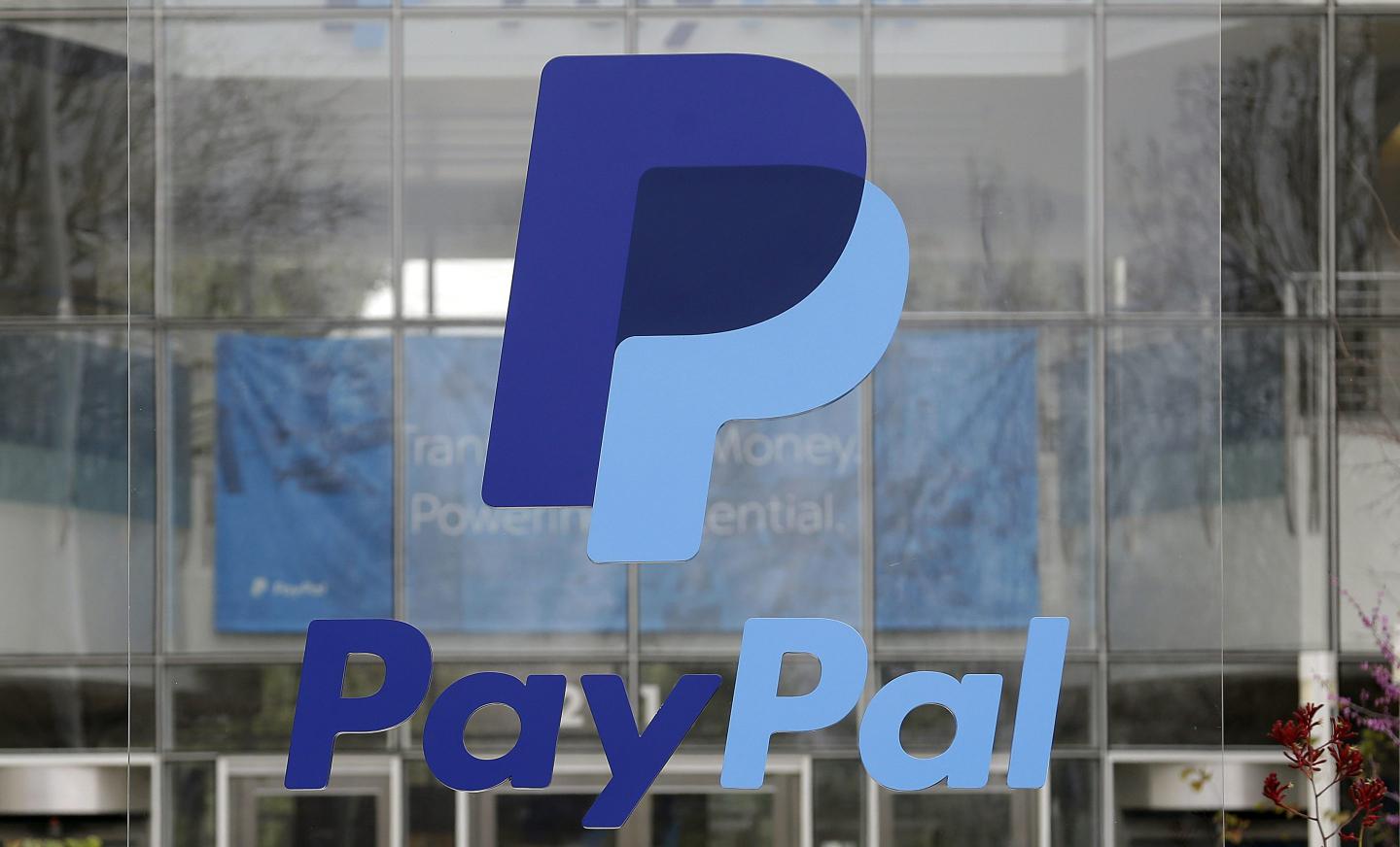 PayPal and Venmo users shouldn’t store money on the apps long term because the funds might not be safe during a crisis, federal watchdog warns