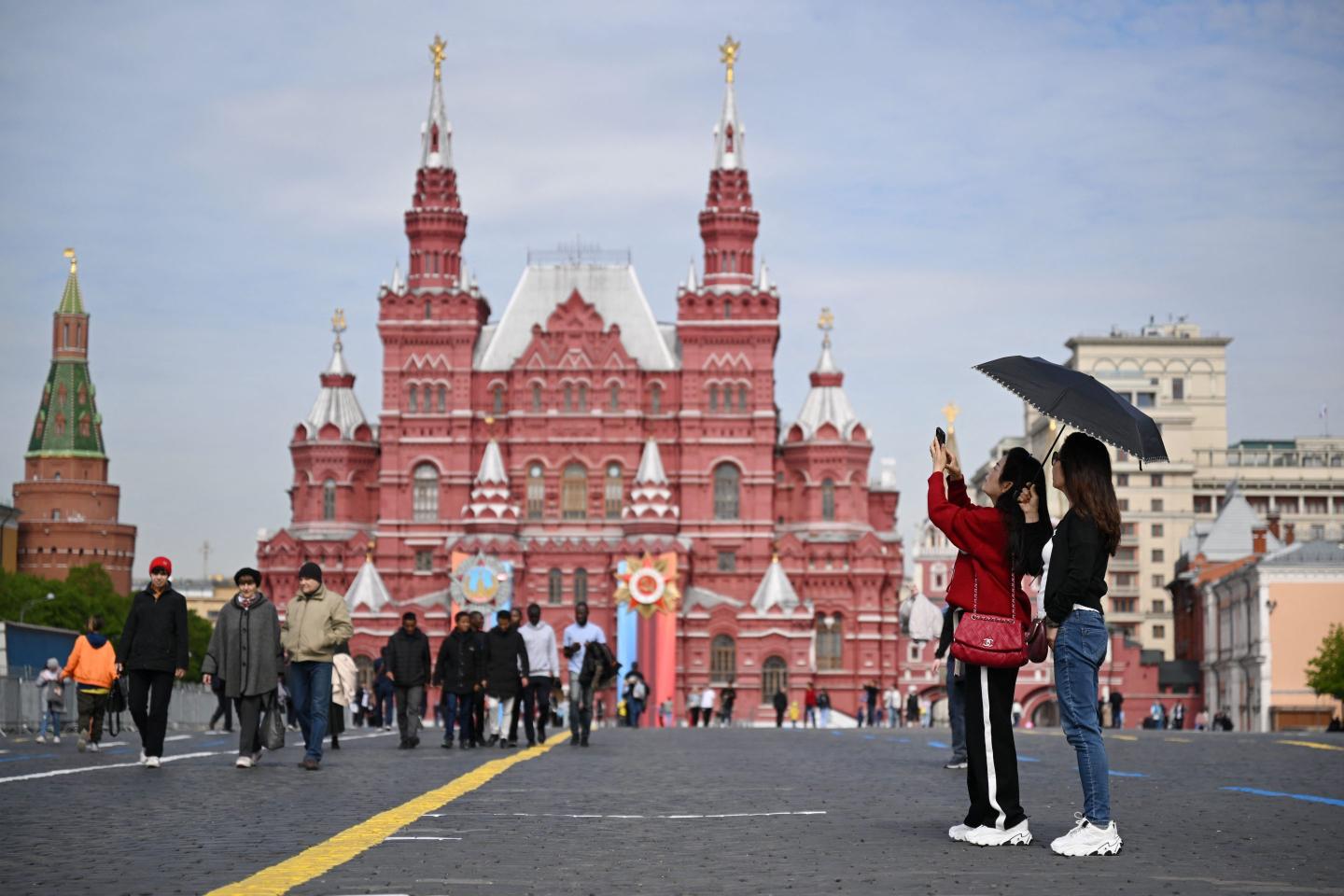 U.S. intelligence hacked thousands of iPhones belonging to Russians and diplomats from other countries, Russia says