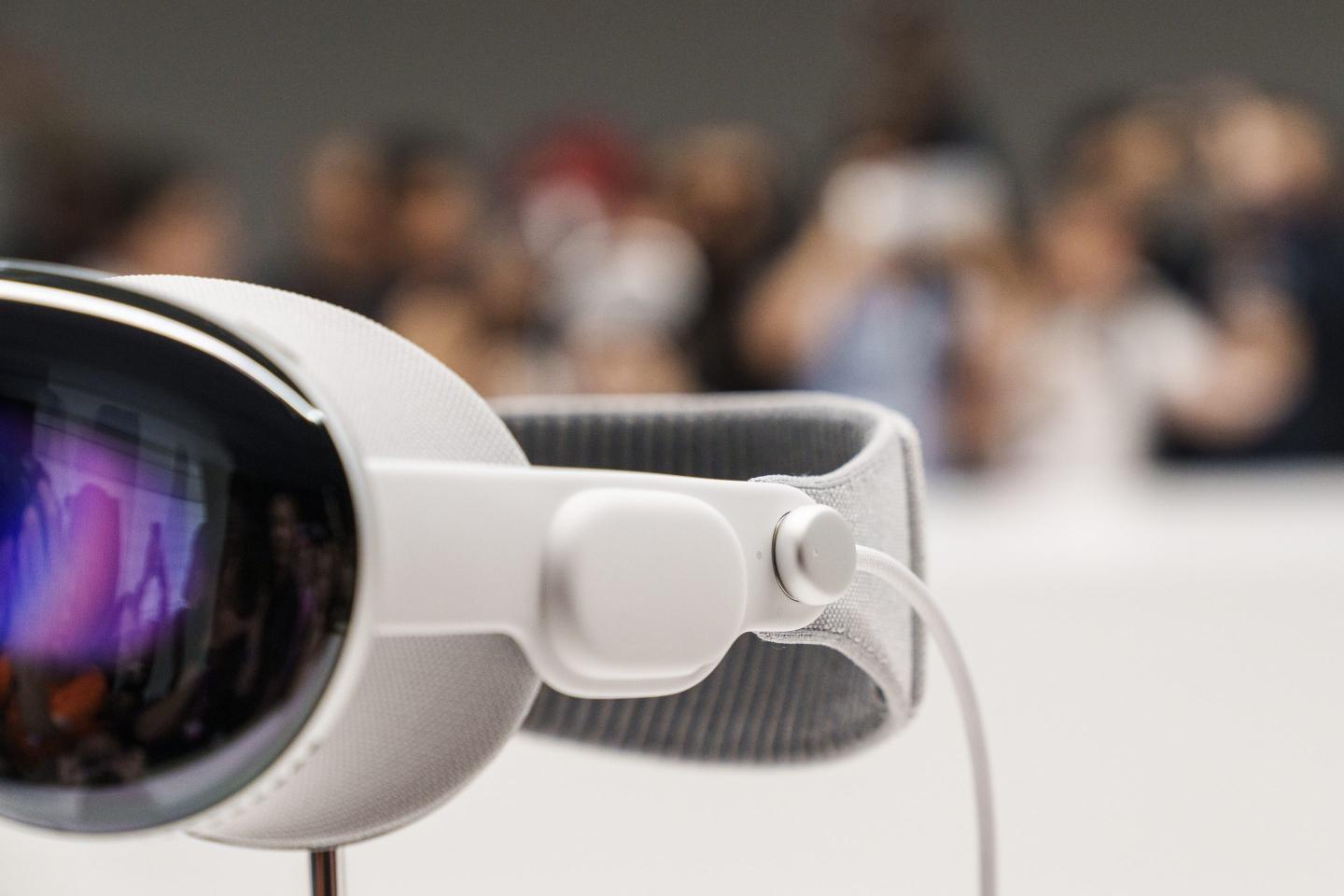 If Apple can’t make smart goggles happen, nobody can. So, what happens if Apple fails?
