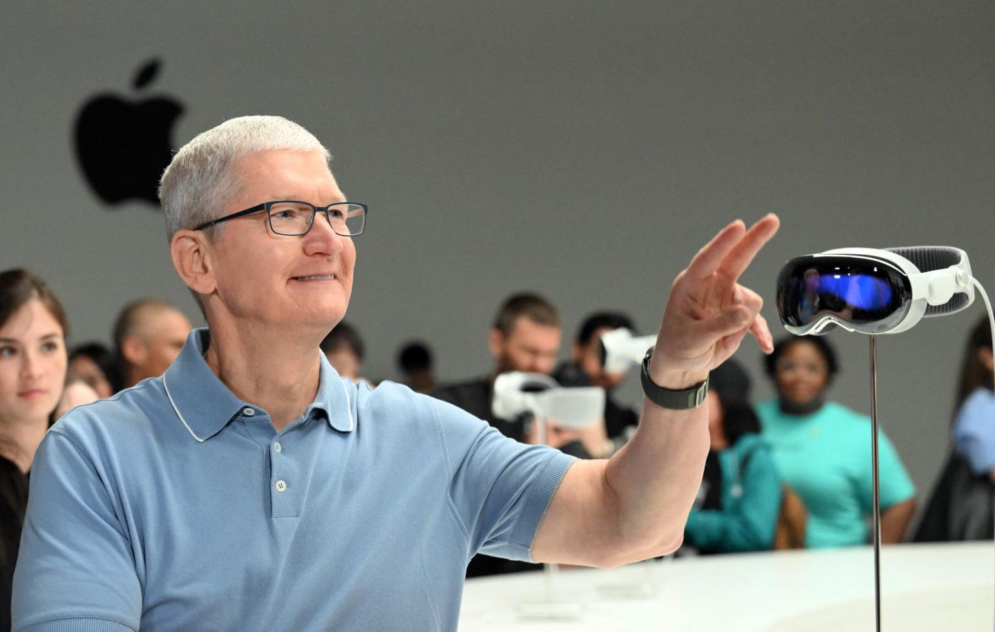 Apple’s shares soar to a new high and closer to a $3 trillion market cap as Big Tech takes off again