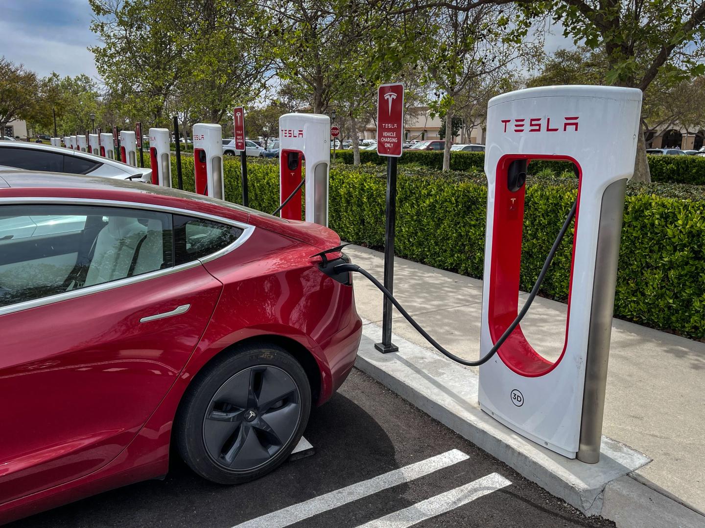 Tesla owners dread GM and Ford drivers crowding Supercharger stations