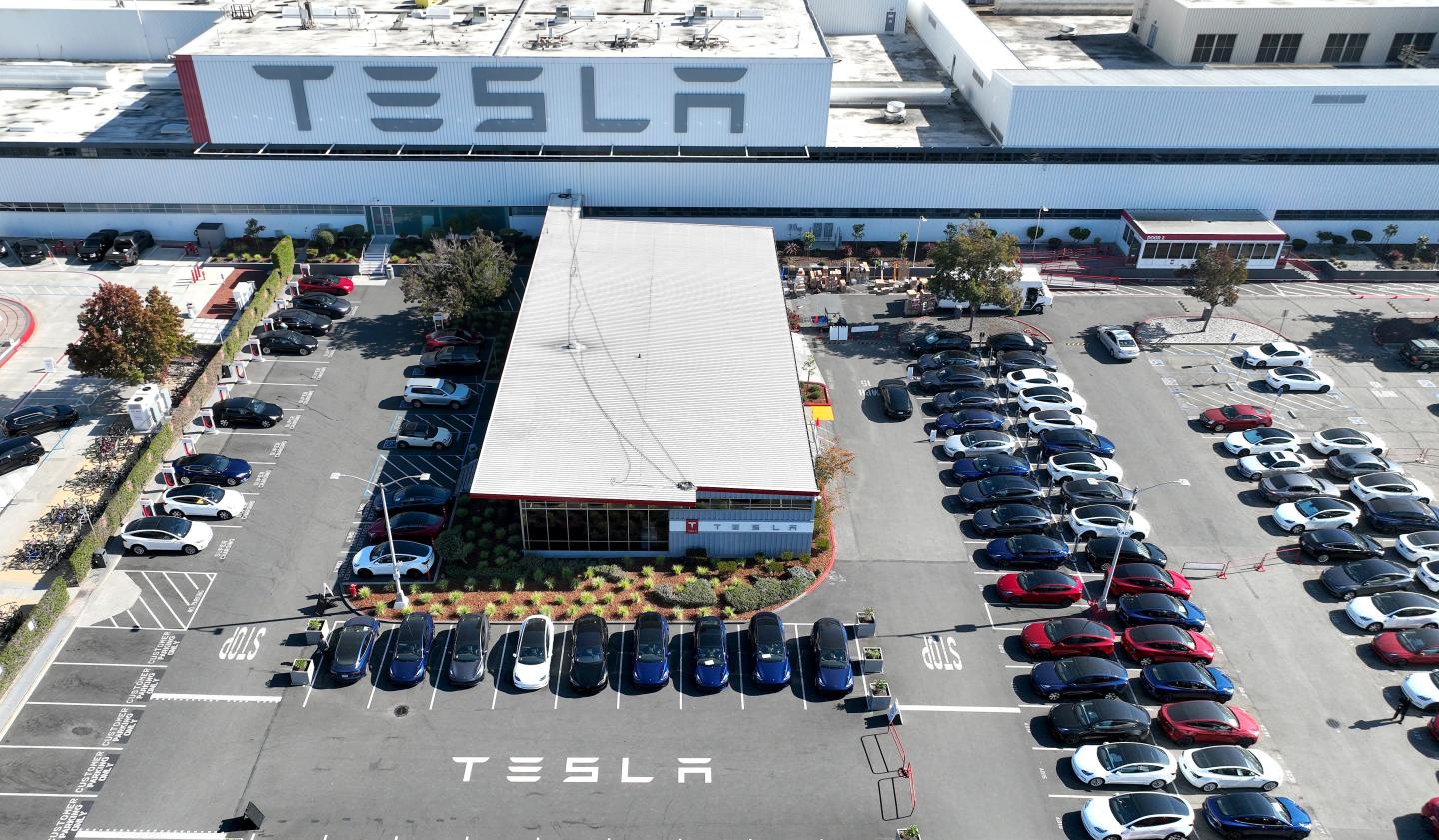 Man suing Tesla for being a ‘hotbed for racist behavior’ wants to add 240 black colleagues to his incendiary complaint