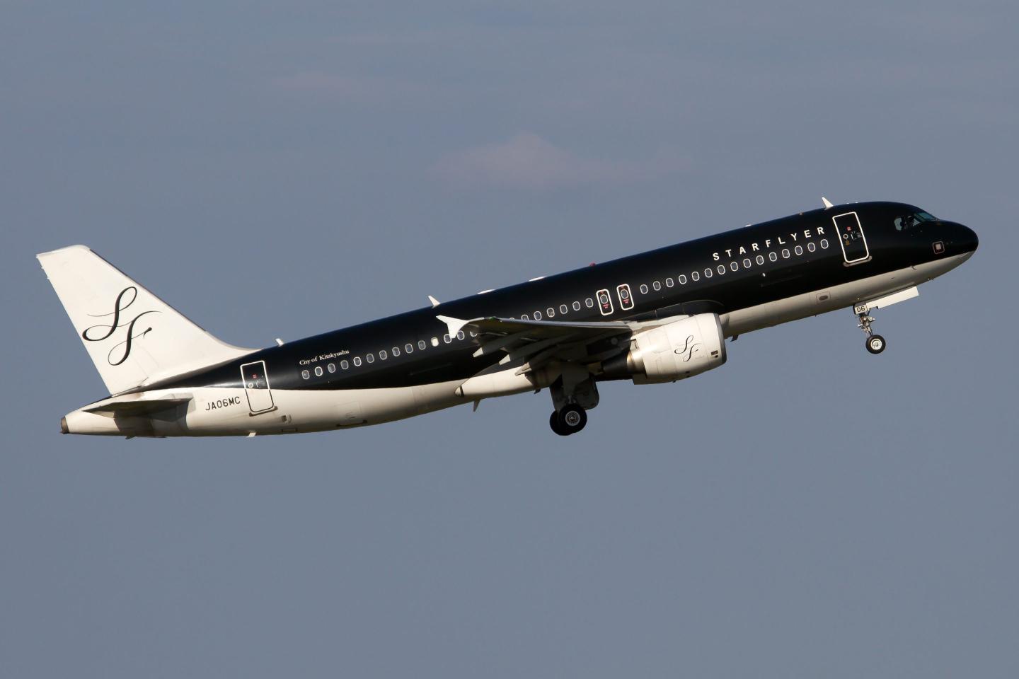 Starflyer Airbus 320 taking-off from Tokyo