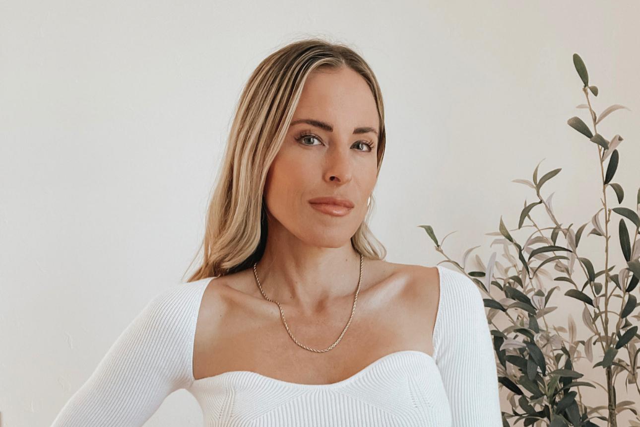 Portrait of Amazon influencer Brooke Julyn.