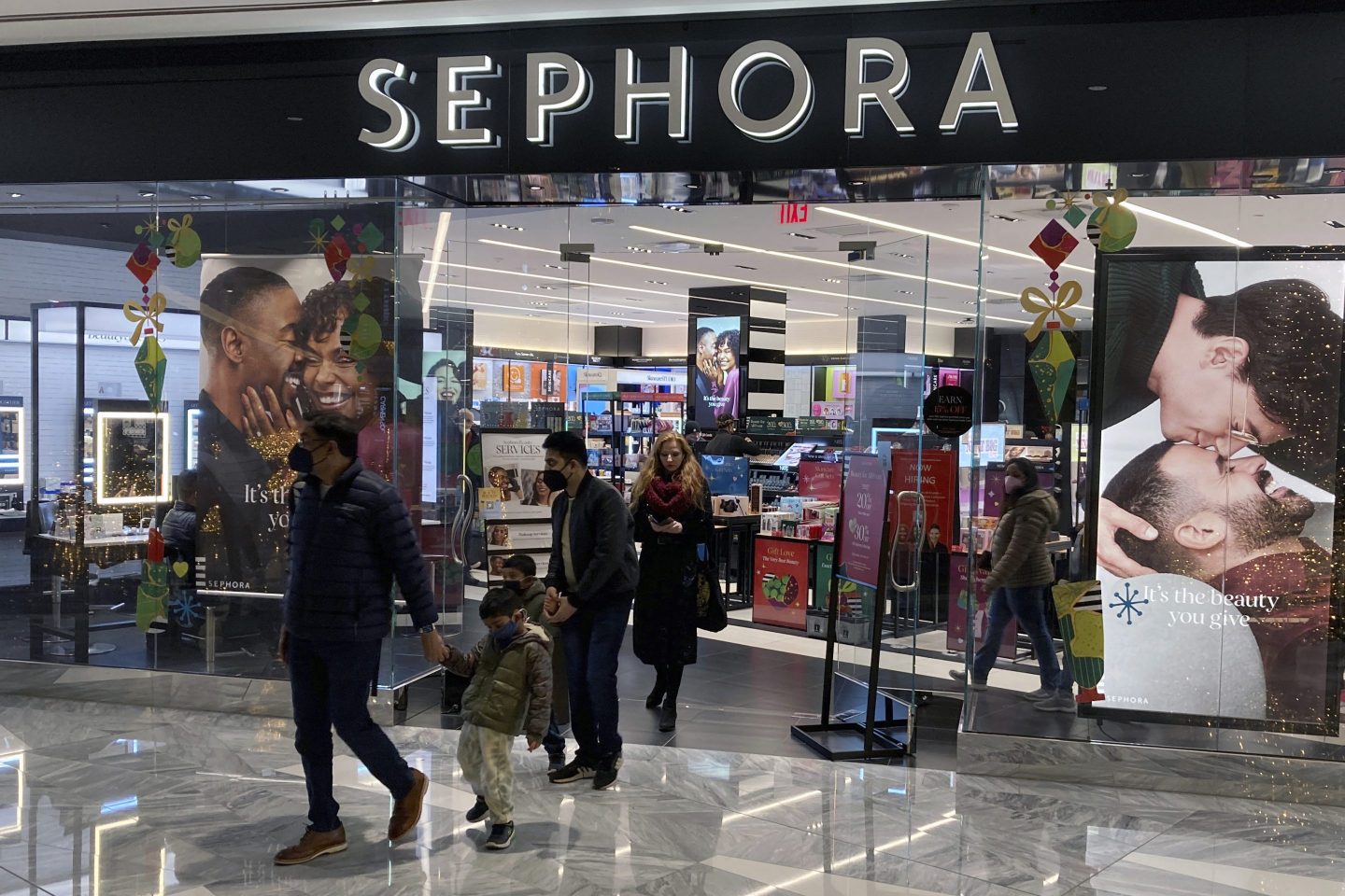 On June 1, Sephora started requiring a $25 minimum purchase for online customers looking to claim a free gift and 250 loyalty points during their birthday month.